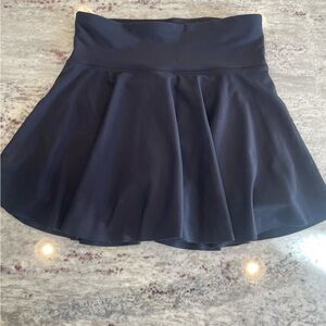 Old Navy Girl’s Black Athletic Skirt. Size 14-16. EUC.